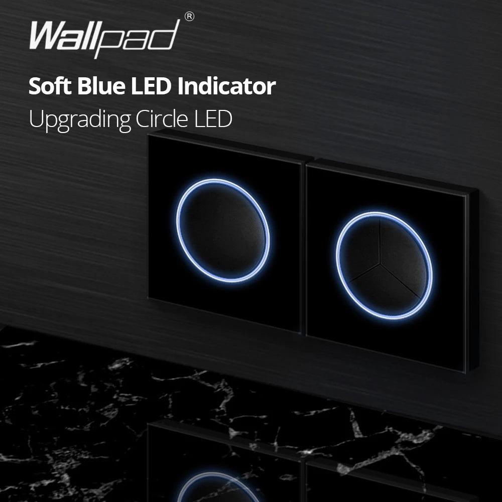 Wallpad zwart glazen schakelaar met ronde blauwe LED & stopcontact